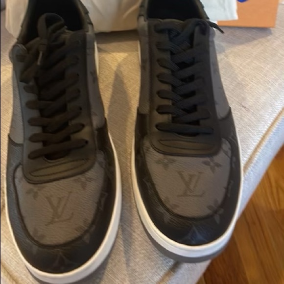 LOUIS VUITTON Rivoli Sneaker Monogram Eclipse - Picture 5 of 5